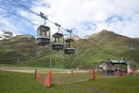 a ski lift with chairs on it in the mountains at Résidence Villaret - Studio pour 4 Personnes 194 in Les Menuires