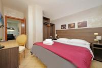 Łóżko lub łóżka w pokoju w obiekcie Gallery Home