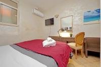 Łóżko lub łóżka w pokoju w obiekcie Gallery Home