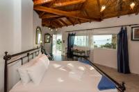 Posteľ alebo postele v izbe v ubytovaní Villa Needa's - Eros Loft with Infinity Pool