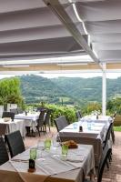 Nespecifikovaný výhled na hory nebo výhled na hory při pohledu z hotelu