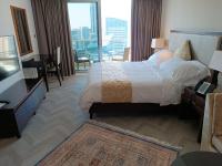 Seaview & Marina View Studioにあるベッド
