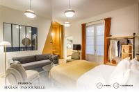 Posteľ alebo postele v izbe v ubytovaní Beauquartier - Marais, Pastourelle
