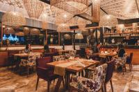 a restaurant with tables and chairs and a bar at Hotel Cruz del Vado by Art Hotels in Cuenca