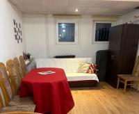 Postel nebo postele na pokoji v ubytování Travel House Wroclaw
