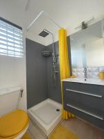 a bathroom with a shower and a toilet and a sink at Résidence Subtropicale in Saint-François