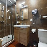 A bathroom at Logis Hotel La Closerie