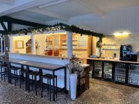 Lounge nebo bar v ubytování Gasthof & Pension "Schwarzer Adler"