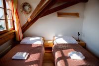 Postel nebo postele na pokoji v ubytování Wellness hotel & minipivovar Kněžínek