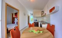 Kuchyňa alebo kuchynka v ubytovaní Apartments CVITA Holiday