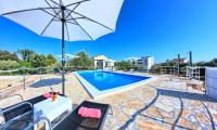 Bazén v ubytovaní Apartments CVITA Holiday alebo v jeho blízkosti