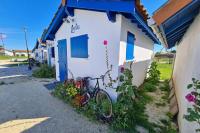 a bike parked outside of a white building at holiday home, Grayan-et-l&#39;Hôpital in Grayan-et-lʼHôpital