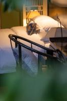 Beijing Le Zai Nan Luo Gu Xiang Wang Fu Jing Forbidden City Courtyard Hotel&Free laundry service&Free coffee &Paid Dumpling experience serviceにあるベッド