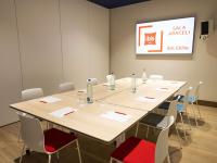 Zona business o sala de conferencias en Ibis Elche