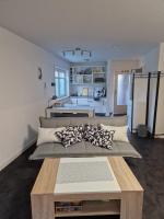 Souterrain-Wohnung mit kostenlosem Stellplatz - Hizvo