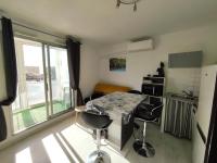 Kuchyňa alebo kuchynka v ubytovaní Appartement VALRAS-PLAGE bord de mer