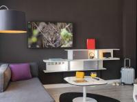 Televízia a/alebo spoločenská miestnosť v ubytovaní Novotel Suites Malaga Centro