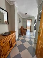 Televízia a/alebo spoločenská miestnosť v ubytovaní Apartamentos Niña de Oro