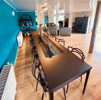 a black table and chairs in a room at Le Loft in Stoumont