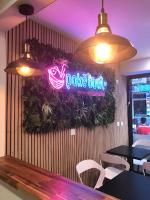 Et logo, certifikat, skilt eller en pris der bliver vist frem på T3 en hyper-centre métro à 2 pas