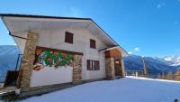Výhľad na hory alebo výhľad na hory priamo z of the bed and breakfast