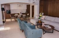 Ein Sitzbereich in der Unterkunft Belsize Villas