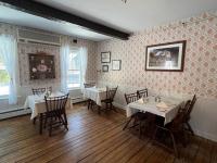 Posezení v ubytování Echo Lake Inn