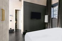 A television and/or entertainment centre at Numa Florence Palazzo Moro
