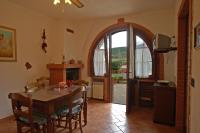 Agriturismo Val di Nappoにあるキッチンまたは簡易キッチン