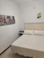 a bedroom with a bed and a painting on the wall at Casa Las Lomas in Prado del Rey