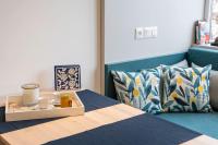 Posezení v ubytování Modern & Stylish Sea Apartment with Parking