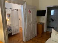 a white door with a no smoking sign in a room at Hotel Weinstube am Markt in Gerolzhofen