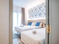 Posteľ alebo postele v izbe v ubytovaní Sweet Lloret Suites