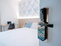 Posteľ alebo postele v izbe v ubytovaní Sweet Lloret Suites