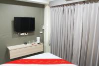 TV a/nebo společenská místnost v ubytování La Porte Hotel Bangkok