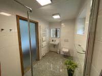 Kúpeľňa v ubytovaní Sprungschanze Haus
