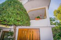 Vonkajšia záhrada v ubytovaní Apartment Dobrinj 1