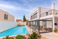 Bazén v ubytování Maresia Villa Mar nebo v jeho okolí
