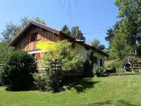 a house with a yellow umbrella in the yard at Modern apartment in Soultzeren in Soultzeren