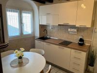 Kuchnia lub aneks kuchenny w obiekcie Apartment ALESSIA