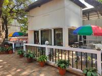 En balkon eller terrasse på Rain Raga Resort