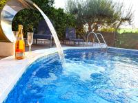 Bazén v ubytovaní Wawe Lux Holiday Home with pool alebo v jeho blízkosti