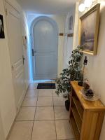 a hallway with a blue door and a tile floor at Marina Ivoire in Aigues-Mortes