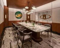 uma longa sala de jantar com uma longa mesa e cadeiras em Hilton Saigon em Cidade de Ho Chi Minh