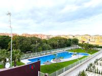 The swimming pool at or close to Magnifico apartamento de planta alta LA ISLA