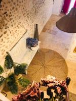 an overhead view of a table with an umbrella at No 25 superbe apartment plein centre calme ,Netflix in Mirepoix