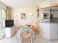 Kuchyňa alebo kuchynka v ubytovaní Apartment Les Bastides - O5 018 by Interhome