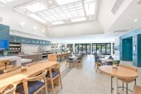 a dining room with tables and chairs in a restaurant at Hilton Irvine/Orange County Airport in Irvine