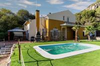 Bazén v ubytovaní Casa El Lago Alojamiento Rural alebo v jeho blízkosti