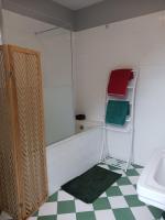 Łazienka w obiekcie Tours - Rochebonne (chambre à louer)